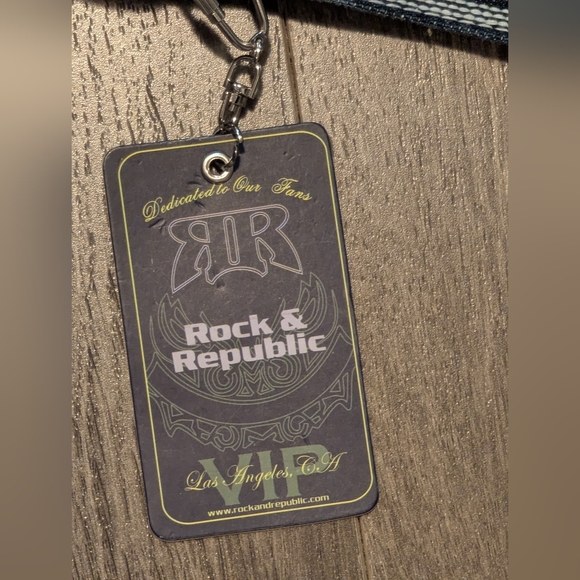 Rock And Republic. Blue Denim Jeans with Skull Embroidered Pockets, Button Fly. - Picture 9 of 12